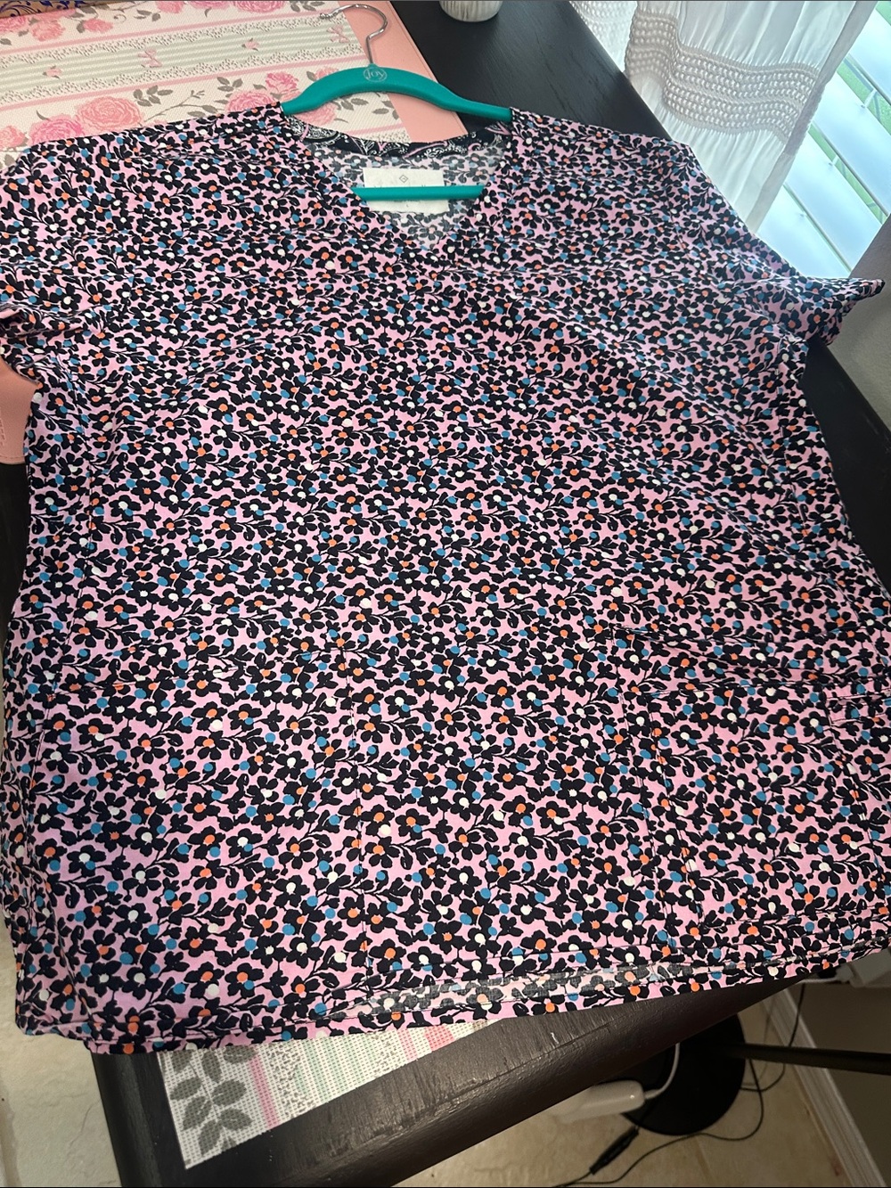 Pink floral Print Short Sleeve ladies scrub Top Sz L by Vera Bradley